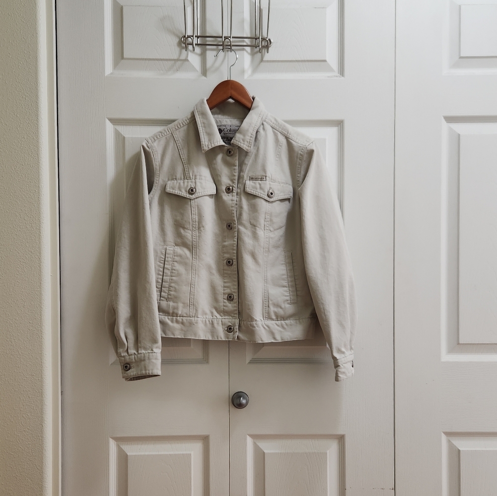 Columbia Women’s Cream Trucker Jacket  Size Medium